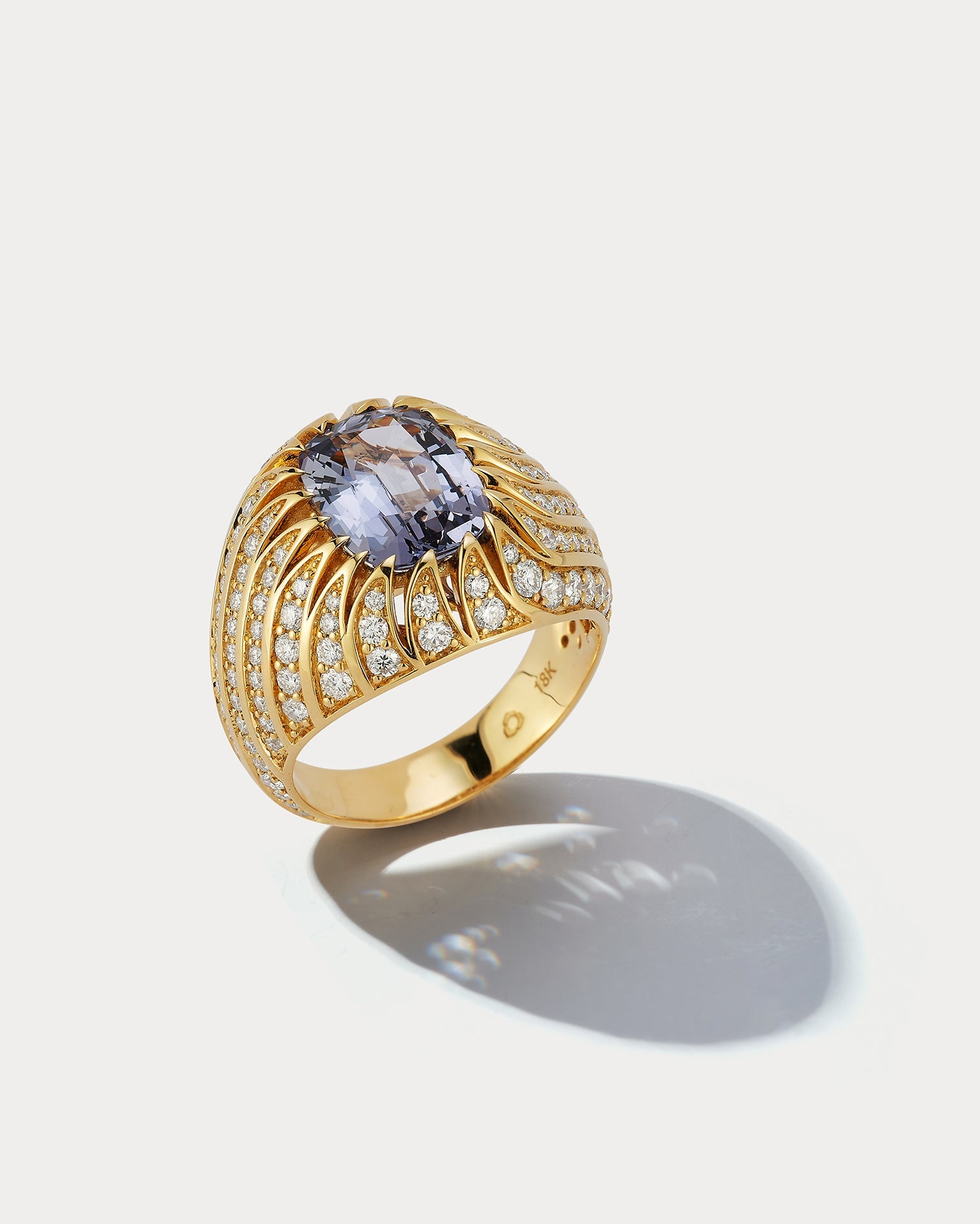 18K Yellow Gold Ring 3.47 Cushion-cut Spinel &amp; Diamonds - Ammrada