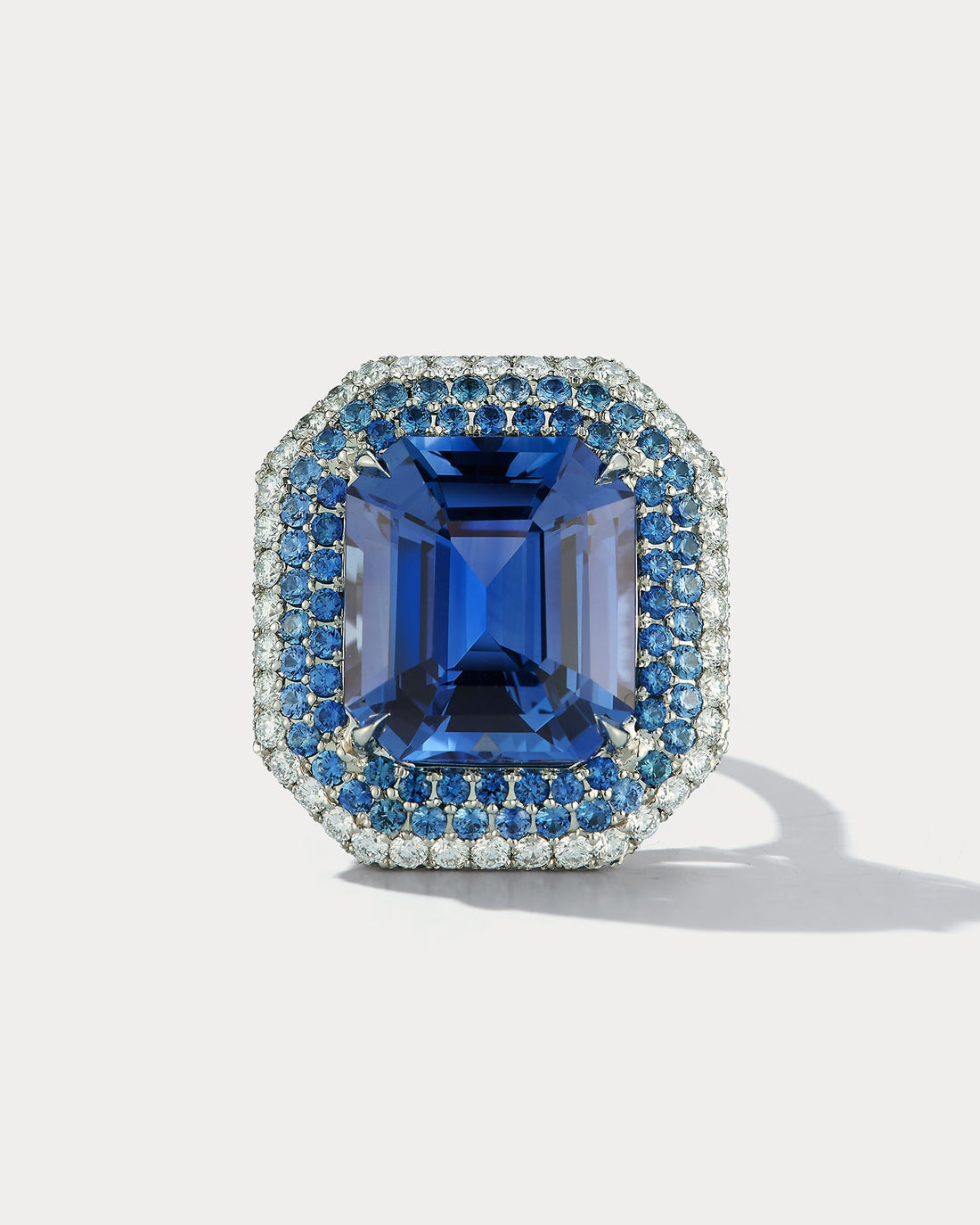 12ct Emerald-cut Sapphire center - Ammrada